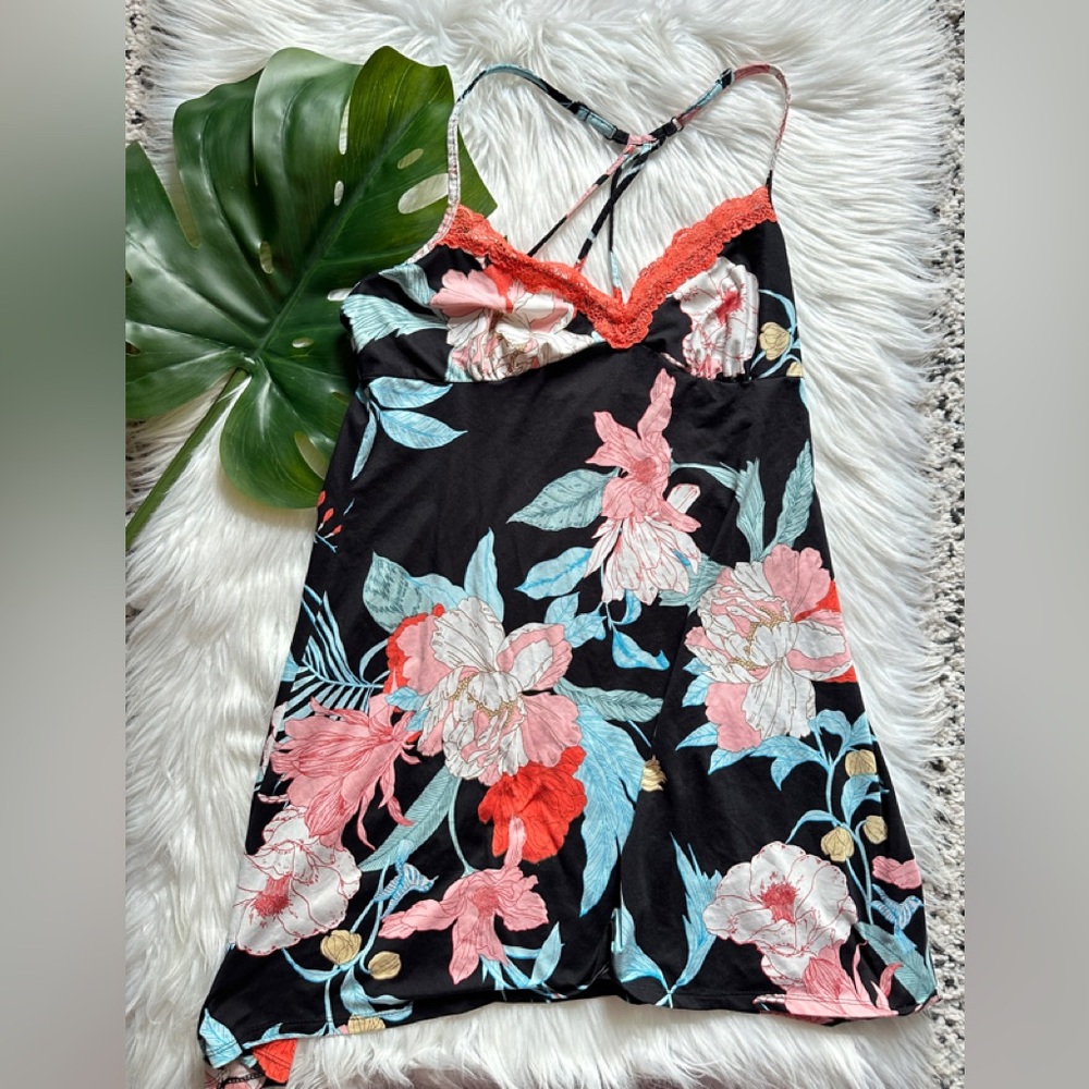⭐️ Beautiful Floral Nightgown